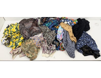 Entire Vintage Clothing Store Liquidation (ON11... - Lot 378