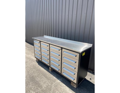 UNRESERVED Containers, Shower Blocks & Work Benches - Lot 12