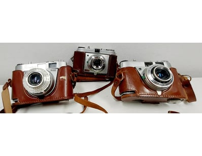 COLLECTION OF VINTAGE RANGEFINDER CAMERAS WITH LEA...