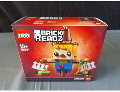 **UNRESERVED** LIFETIME COLLECTION OF LEGO PART... - Lot 328