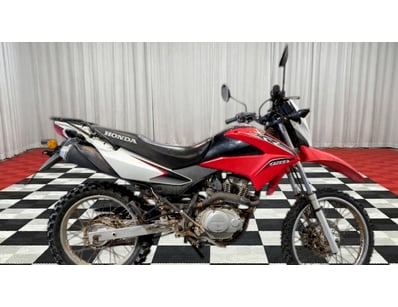 <b>2014 Honda AG - Red - 12,944km - Manual Transmi...