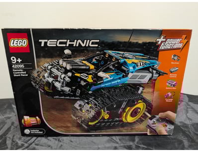 **UNRESERVED** LIFETIME COLLECTION OF LEGO PART... - Lot 337