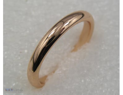 GOLD COLOUR RING SIZE 9        

Condition: Good -...