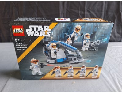 **UNRESERVED** LIFETIME COLLECTION OF LEGO PART... - Lot 324