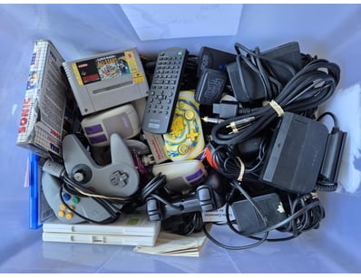 Gadgets, Music & Pastimes (SAA1001) - Lot 4135