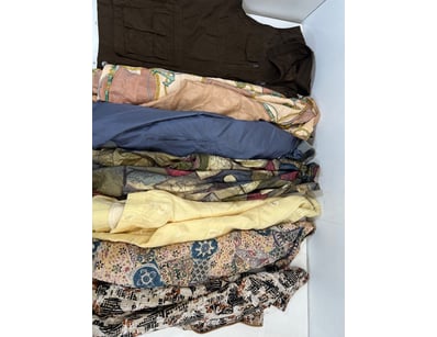 Entire Vintage Clothing Store Liquidation (ON11... - Lot 425