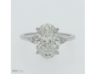 4.15 CARATS PLATINUM OVAL DIAMOND SOLITAIRE RING I...