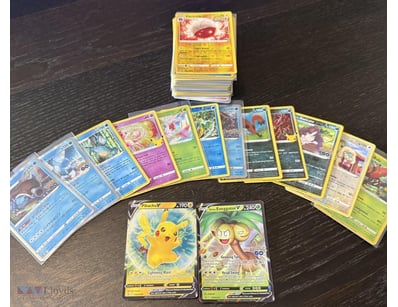 ASSORTED BULK POKÉMON CARDS INCLUDING HOLOS, V & M...