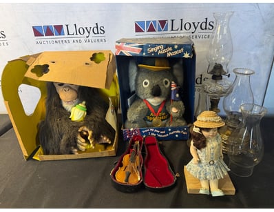 VINTAGE COLLECTIBLE PLUSH TOYS AND ACCESSORIES LOT...