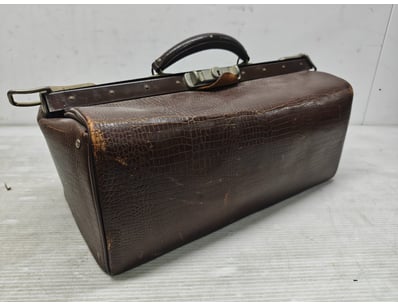 Antiques, Vintage & Interior Treasures (A1005) - Lot 1126