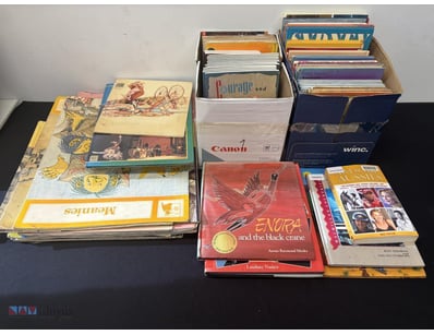 ASSORTED CHILDRENS BOOKS