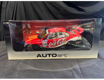 AUTOART DIE CAST MODEL CAR

Item Size: Height: 8...