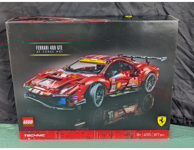 **UNRESERVED** LIFETIME COLLECTION OF LEGO PART... - Lot 123