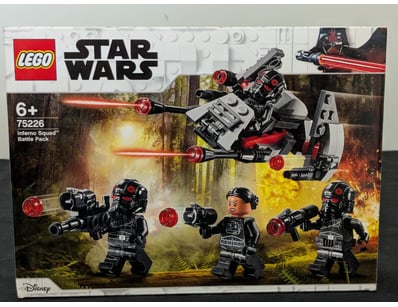 **UNRESERVED** COOKIE'S LIFETIME COLLECTION OF ... - Lot 545