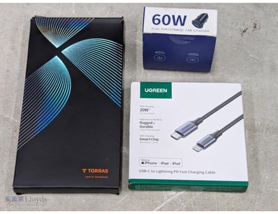 Lot comprising three mobile device charging access...
