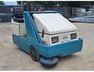 Tennant 6400 Ride-On Sweeper

Manufacture Year: ...