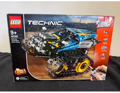 **UNRESERVED** LIFETIME COLLECTION OF LEGO PART... - Lot 740