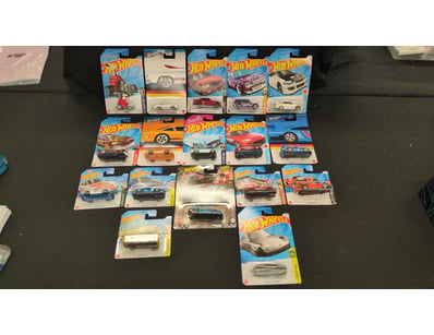 17X RARE HOT WHEEL DIE CAST CARS

Item Size: Hei...