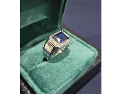 925 STERLING SILVER RING  WITH EMERALD CUT BLUE CU...