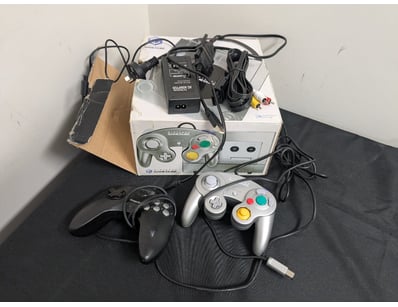 NINTENDO GAMECUBE CONSOLE BUNDLE WITH CONTROLLERS ...