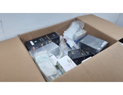 Mixed lot of Asian beauty and wellness products in...