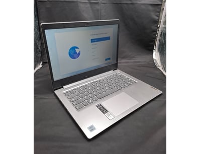 UNRESERVED Airport - Lost Property (A980) - Lot 625