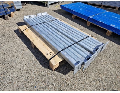 Gal Posts with base plates

10 x 65mm x 65mm x 3...