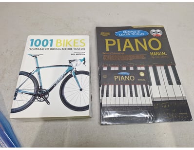 Gadgets, Music & Pastimes (A1003) - Lot 512