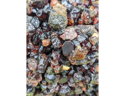 588 GRAMS ROUGH GARNET

655266+122


