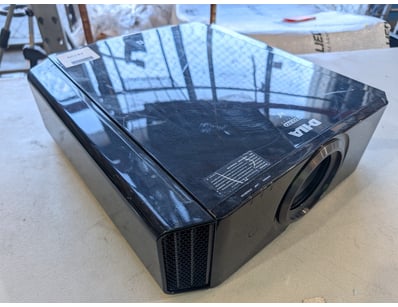 JVC D-ILA DLA-X75RBE professional projector featur...