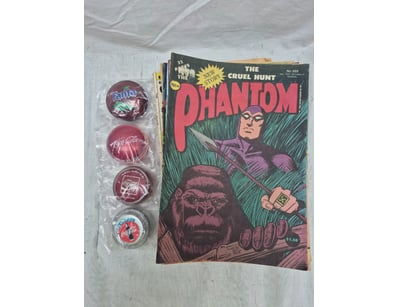 YOYO & COMIC COLLECTION.
3 X COCA COLA & 1 X FANTA...