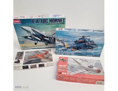 VINTAGE AIRCRAFT MODEL KIT COLLECTION - F/A-18C HO...