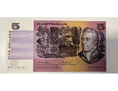 AUSTRALIAN FIVE DOLLAR NOTE, R206B (UNC)

CV: $9...