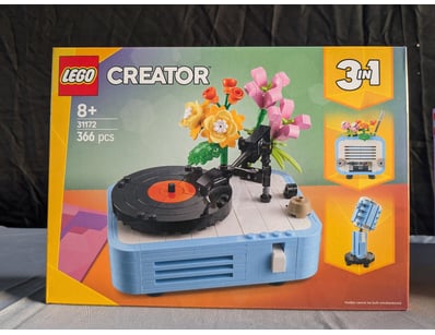 **UNRESERVED** LIFETIME COLLECTION OF LEGO PART... - Lot 242