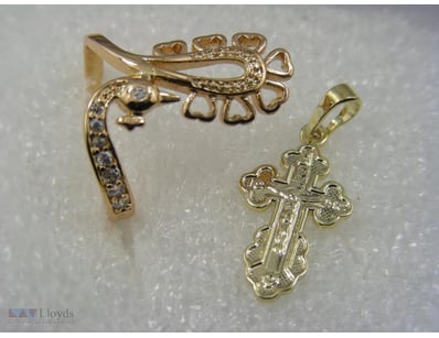 GOLD COLOUR RING SIZE 7        

Condition: Good -...