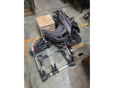 Bugaboo Cameleon, Dissembled 
Note: Components may...