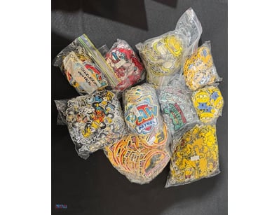 Assorted decorative patches 

Note: sold as lot...