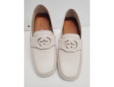 GUCCI CREAM LEATHER LOAFERS WITH INTERLOCKING GG M...