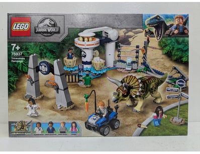LEGO Jurassic World set 75937 "Triceratops Rampage...