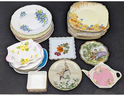 COLLECTION OF SIDE PLATES AND PIN DISHES

Round ...