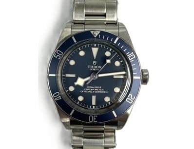 Luxury Pawnbroker Christmas Sale PART 1 (A984) - Lot 25