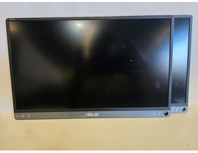 UNRESERVED Airport - Lost Property (A980) - Lot 366