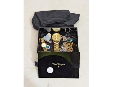 Curios & Collectables (A970) - Lot 7775