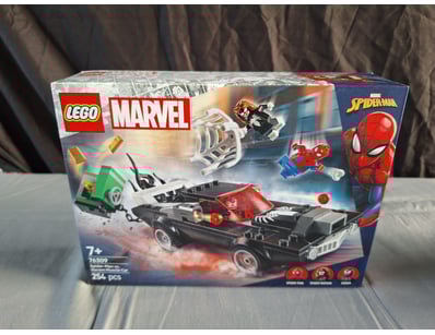 **UNRESERVED** LIFETIME COLLECTION OF LEGO PART... - Lot 230