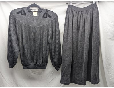 VINTAGE VALENTINO STUDIO GRUPPO GFT SUIT

MADE I...