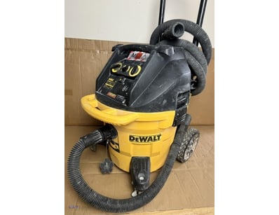 DeWalt dust extractor. 1 x DWV905M-XE. 240V. Condi...