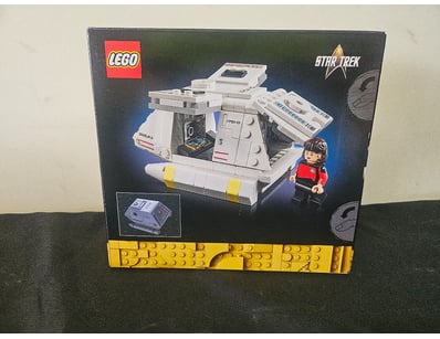 **UNRESERVED** LIFETIME COLLECTION OF LEGO PART... - Lot 996