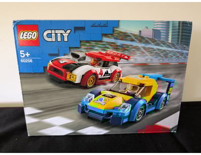 **UNRESERVED** LIFETIME COLLECTION OF LEGO PART... - Lot 690