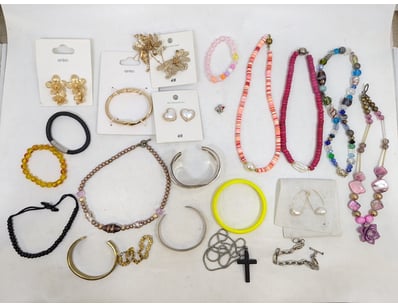 UNRESERVED Airport - Lost Property (A980) - Lot 291