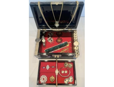 The Curio Collection (A979) - Lot 1068